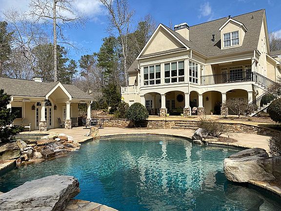 3rd image of 214 Newport Dr