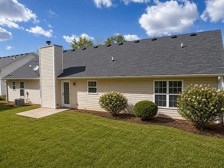 535 Pebble Blvd — Photo 2