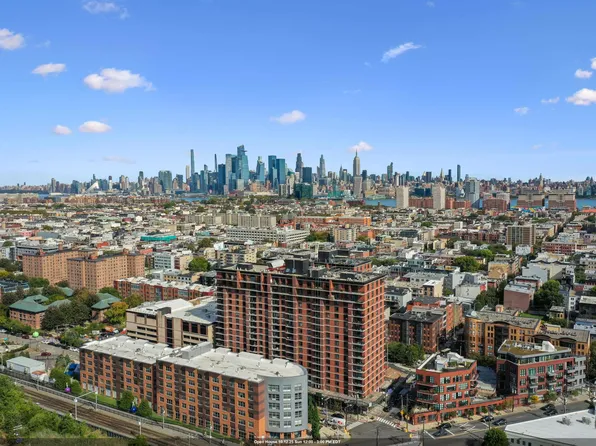 700 1st St APT 11E, Hoboken, NJ 07030