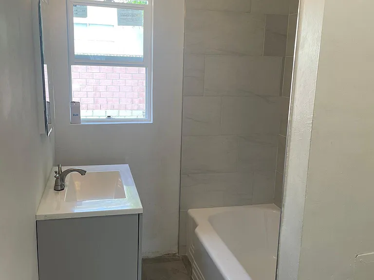 712 Edgewood St #712 — Photo 5