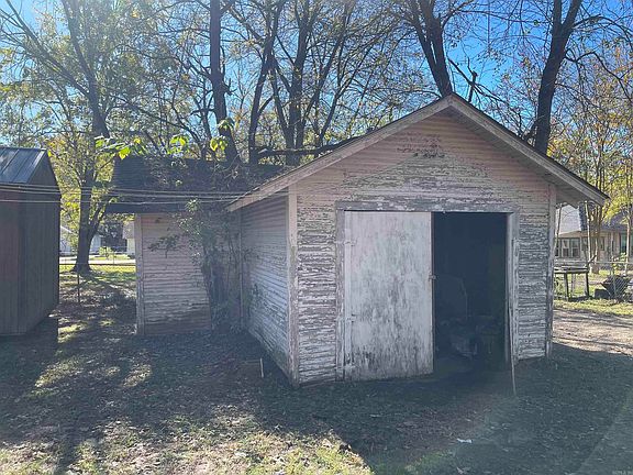 3rd image of 611 N 8th St