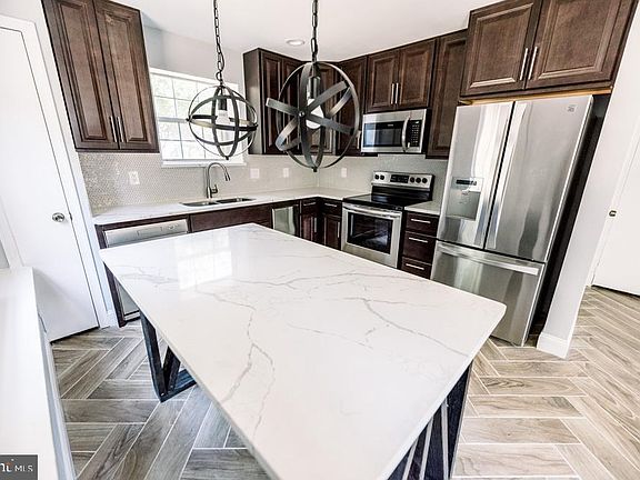 5th image of 12456 Charter Oak Ct