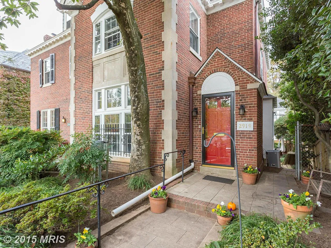 2919 Cathedral Ave NW photo 1