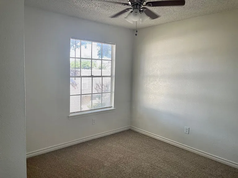 2310 Chapel Hill Ln — Photo 15