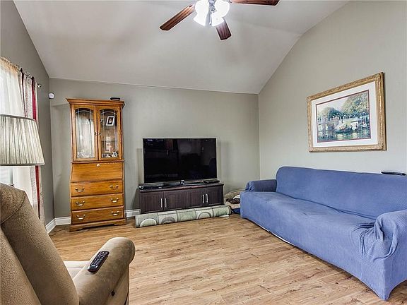 5th image of 11441 NW 131st St