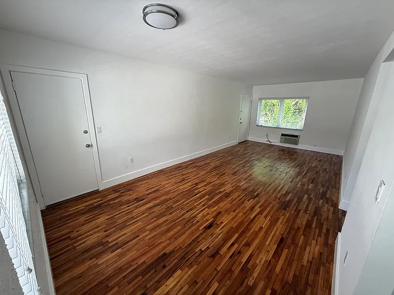 406 Malaga Ave #4 — Photo 3