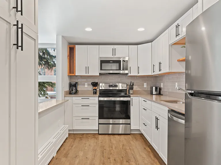 605 E Main St #7 — Photo 5