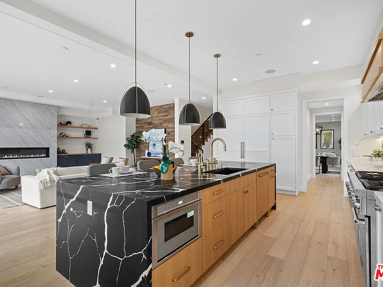 4475 Mammoth Ave — Photo 6