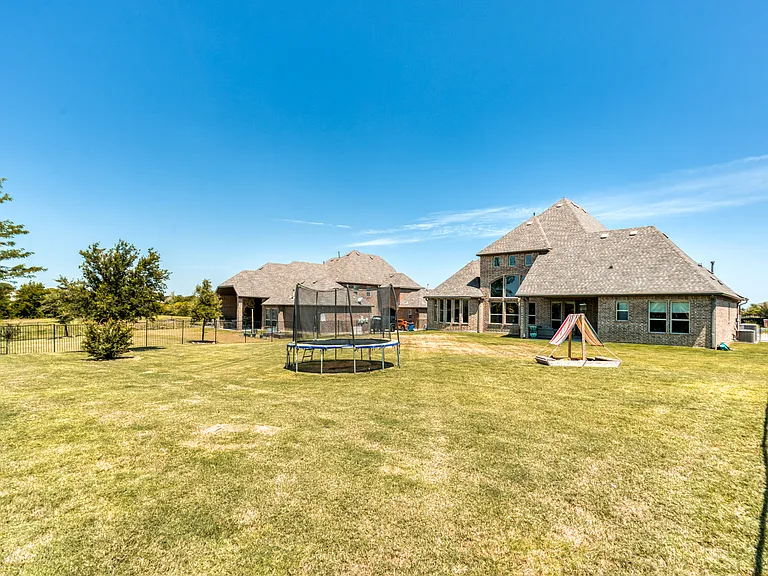 1208 Logan Trl — Photo 30