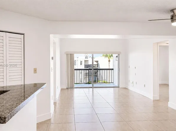 6276 NW 186th St APT 306, Hialeah, FL 33015