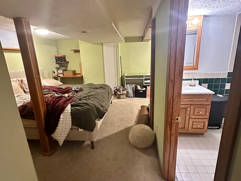 Bedroom 3 (basement).