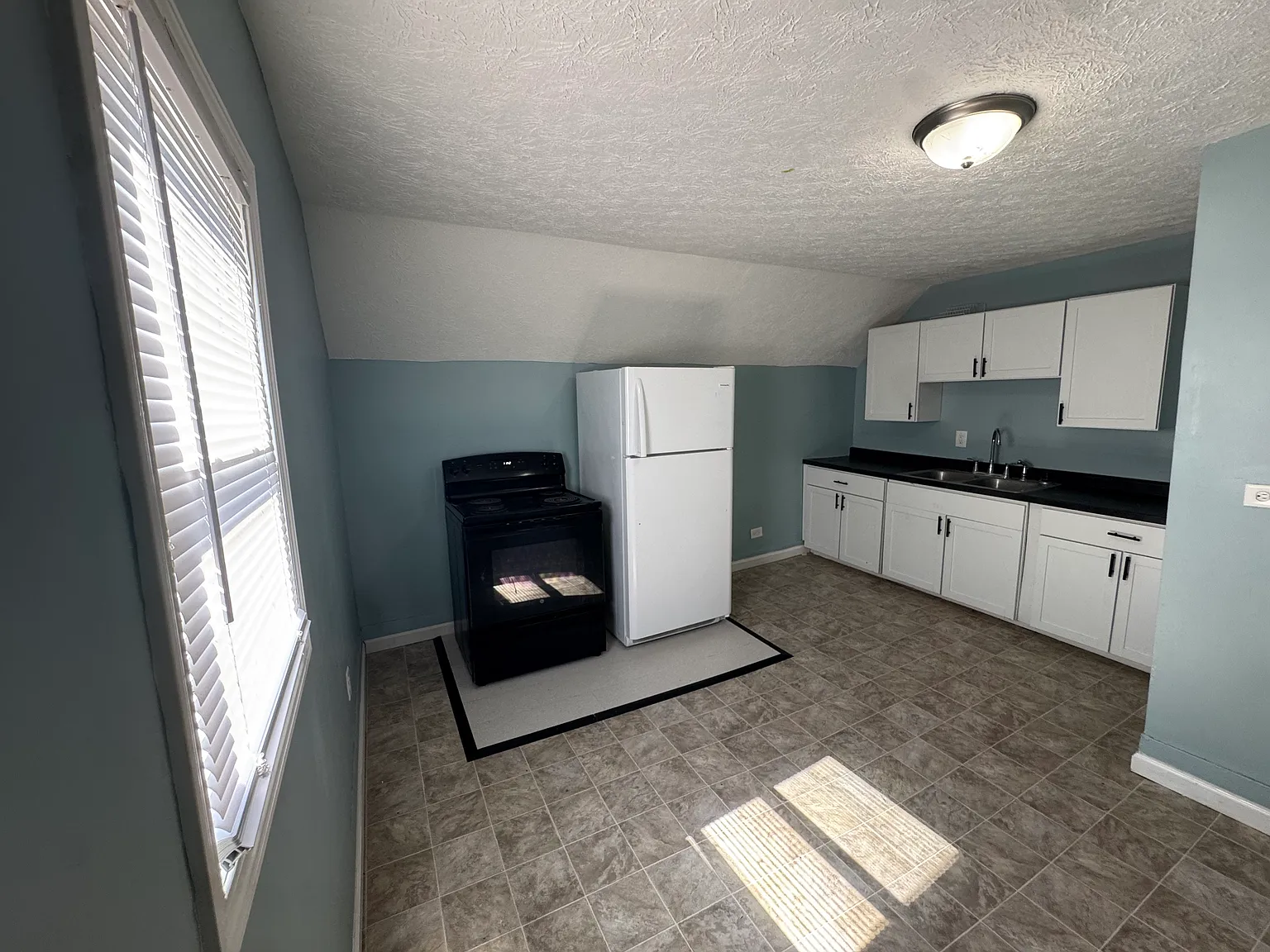 2 bed, 1220 sqft, $850 — Photo 3