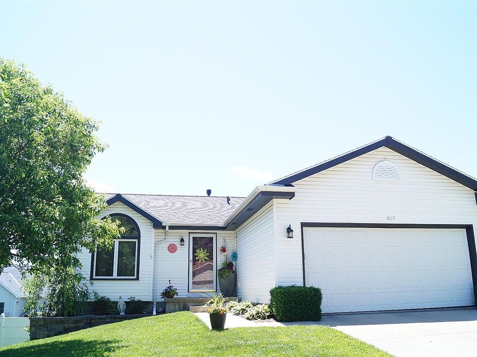 1st image of 807 Regina Ct
