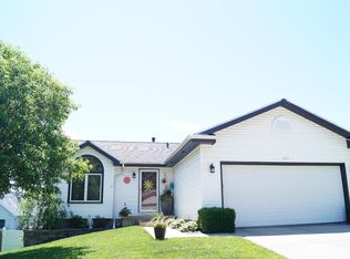 807 Regina Ct, Lincoln, NE 68522