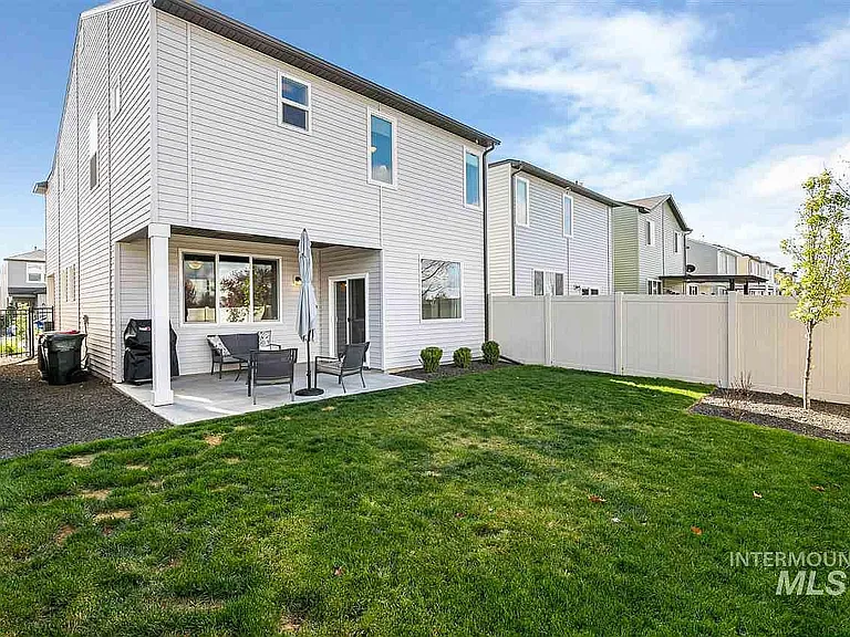 2087 S Hills Ave — Photo 27
