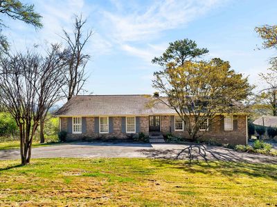 3001 N Woodridge Rd, Mountain Brook, AL, 35223