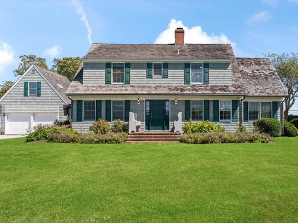 2 Strongs Ln, Water Mill, NY 11976