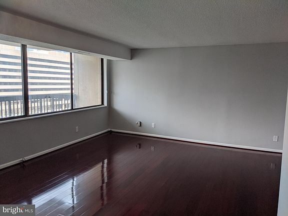 3rd image of 3713 George Mason Dr #909