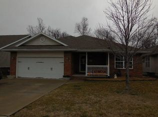 1209 E McClernon St, Springfield, MO 65803