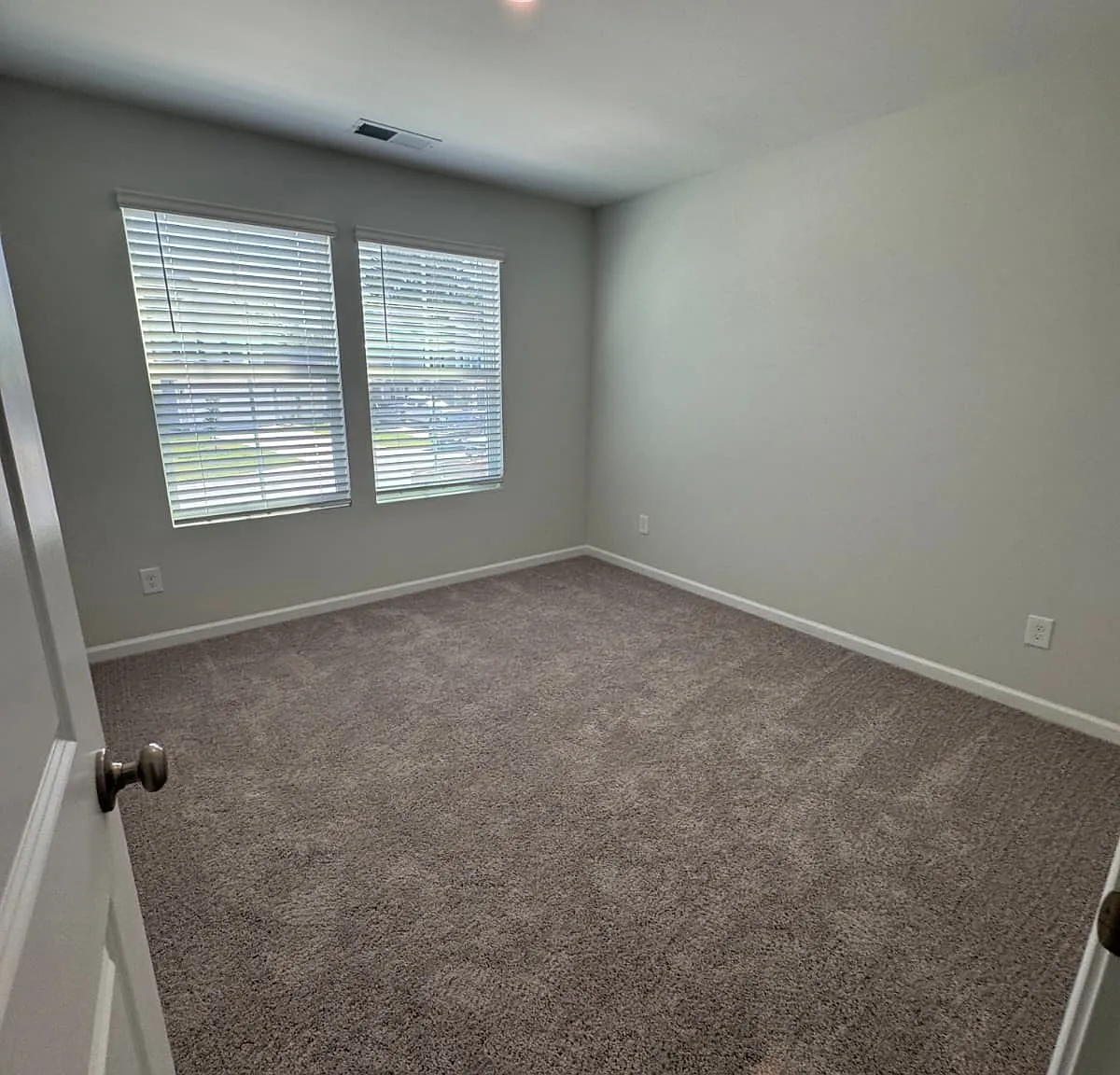 3 bed, 1476 sqft, $2,400 — Photo 3