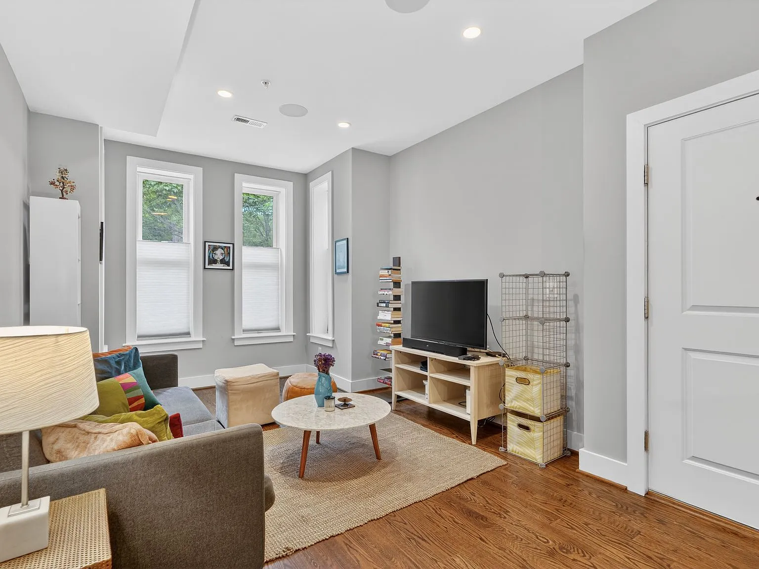 2 bed, 800 sqft, $4,200 — Photo 2