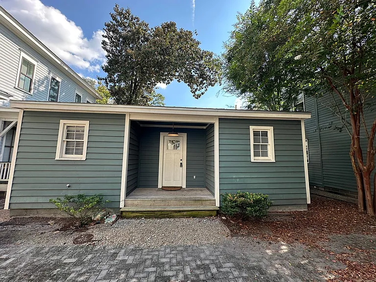 614 E Henry St — Photo 32