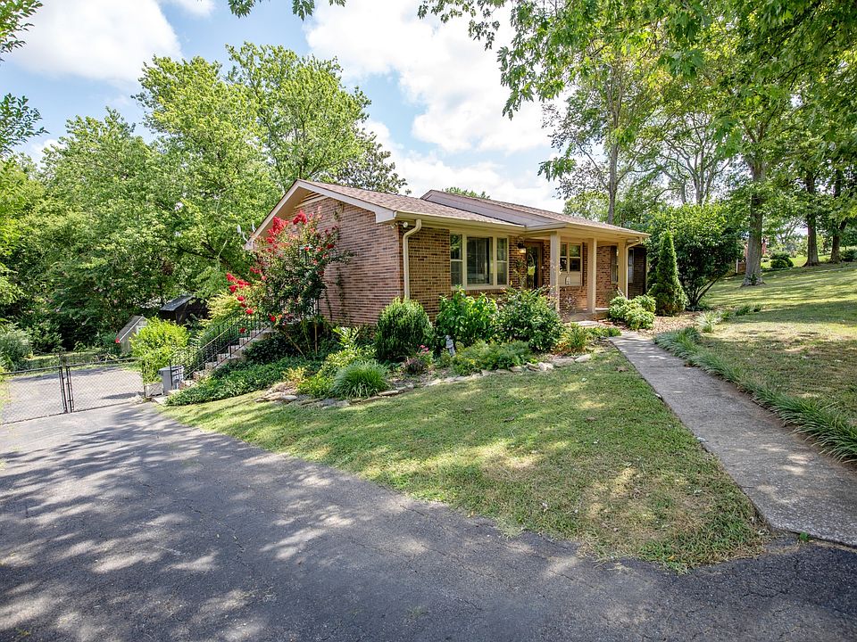 1st image of 214 Riverwood Dr