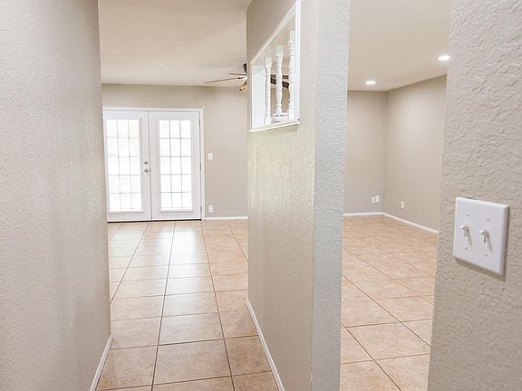 3rd image of 1620 Grandview W