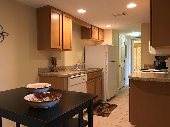 5th image of 828 Malabu Dr APT 306