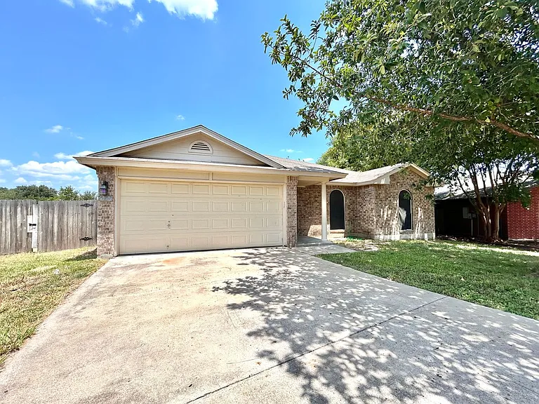 404 Mesquite Cir — Photo 2