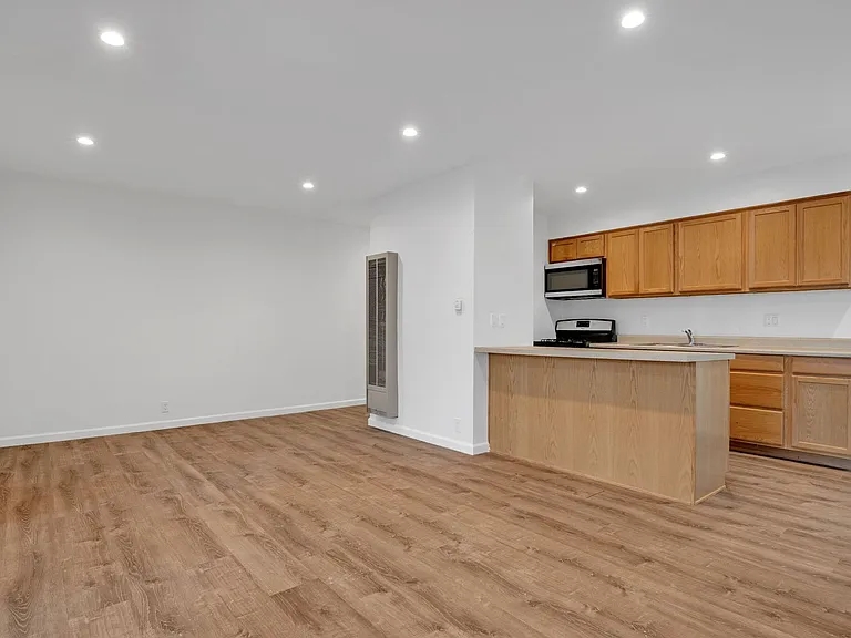 542 Glenrock Ave — Photo 7