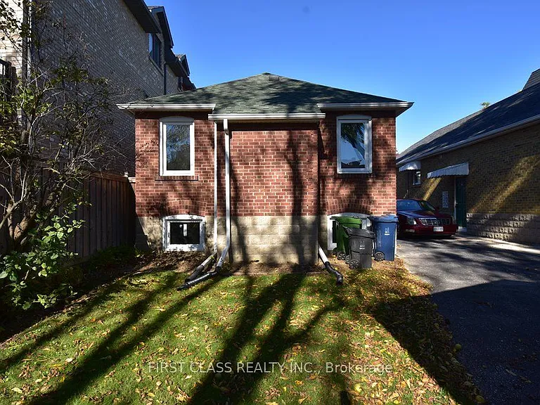 129 Felbrigg Ave — Photo 15
