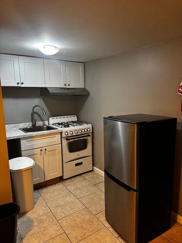 2 bed, 1.0 bath, 1216 sqft, $1,900 — Photo 3