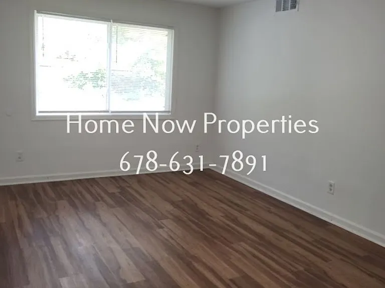 All-Electric Apartment Near MARTA — Photo 4