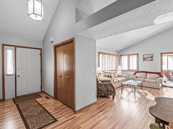 3rd image of 13504 Parkwood Dr