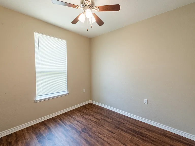 5526 Castle Brook Dr — Photo 7