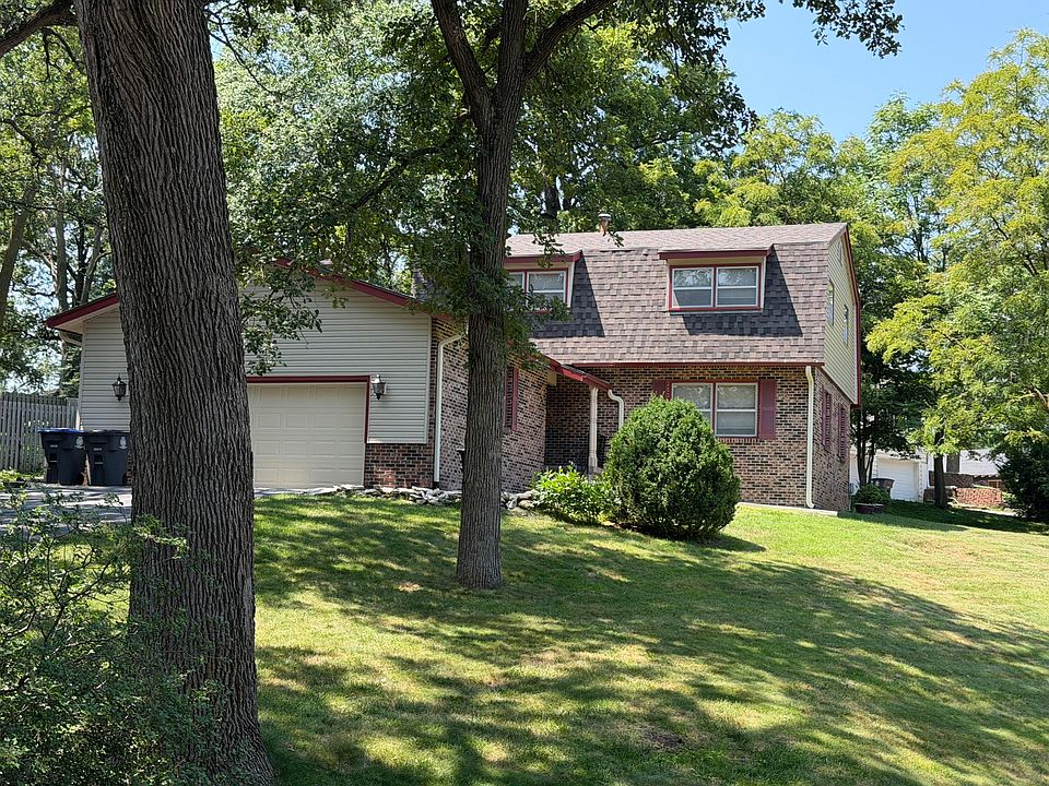 1st image of 18 Scarlet Oaks Rd