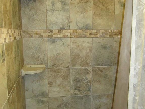 5th image of 31 Lawrence Dr APT C
