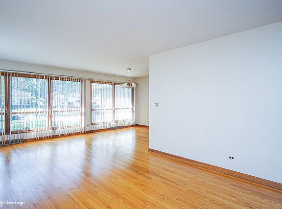 4th image of 826 Nebel Ln