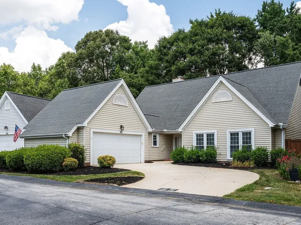 85 Forest Lake Dr, Simpsonville, SC 29681