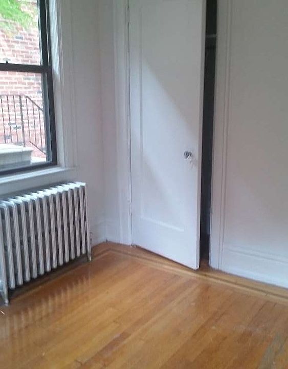 2nd image of 1825 Monroe Ave #6
