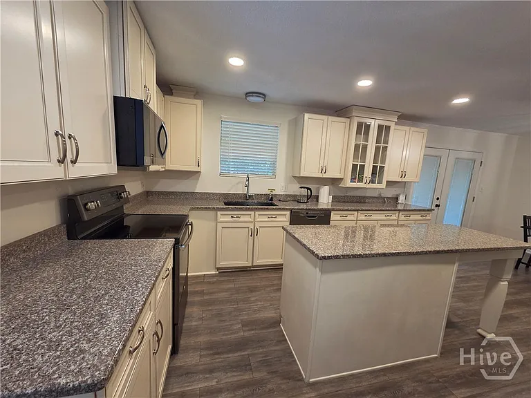 408 Salter St #A — Photo 10