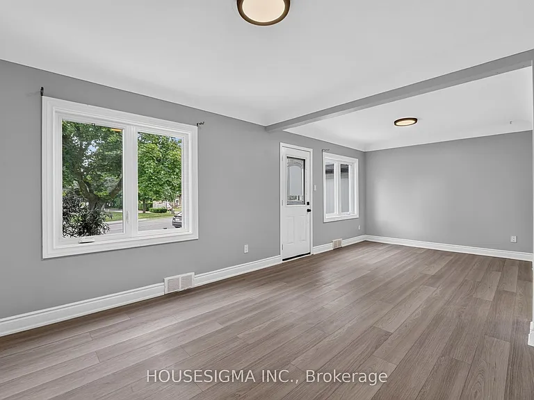 342 Carlton St — Photo 8