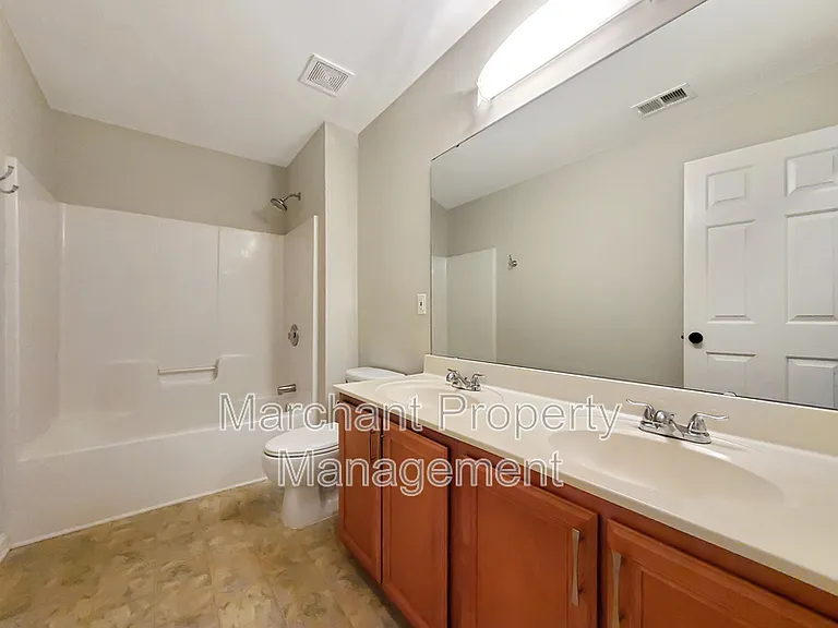15 Silverthorn Ct — Photo 44