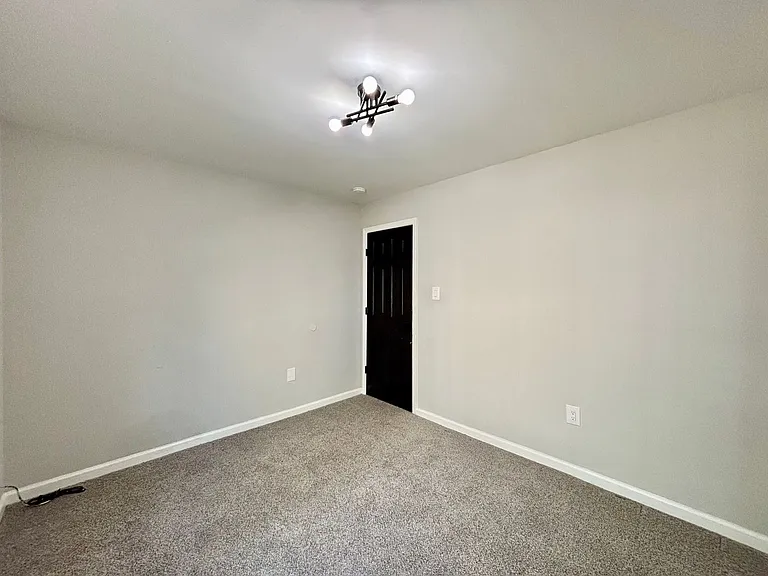1040 W 35th St — Photo 13