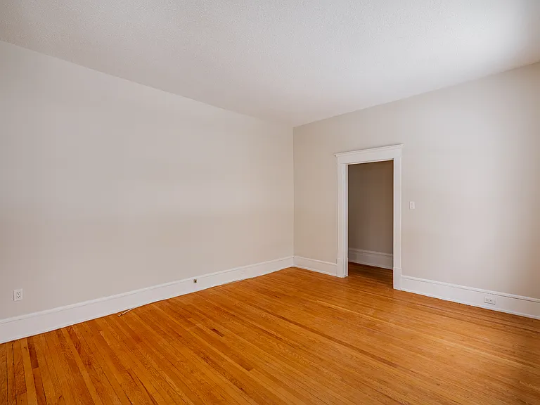 120 Wurtemburg St — Photo 17