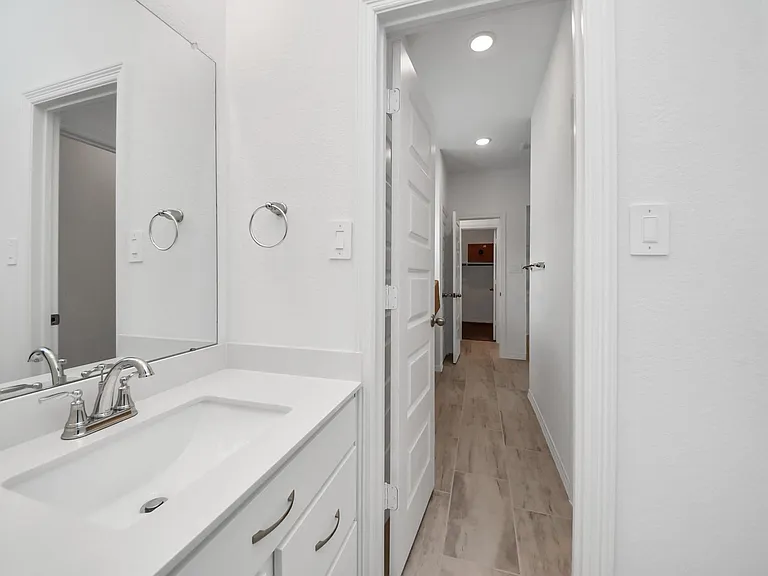 606 Round Lake Dr — Photo 28