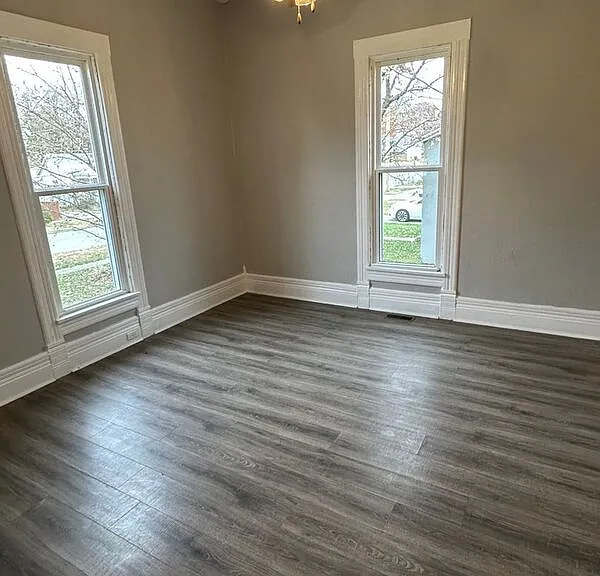 1112 E Locust St — Photo 3
