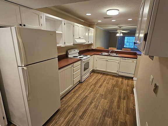 4th image of 235 Kingsway #235