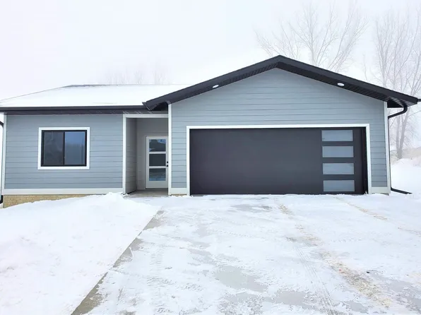 4012 15th St, Spirit Lake, IA 51360